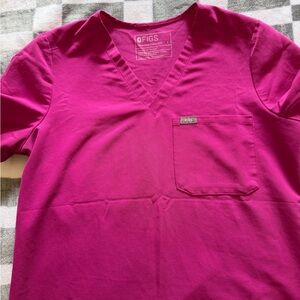 Figs Women's V-Neck Short Sleeve Top